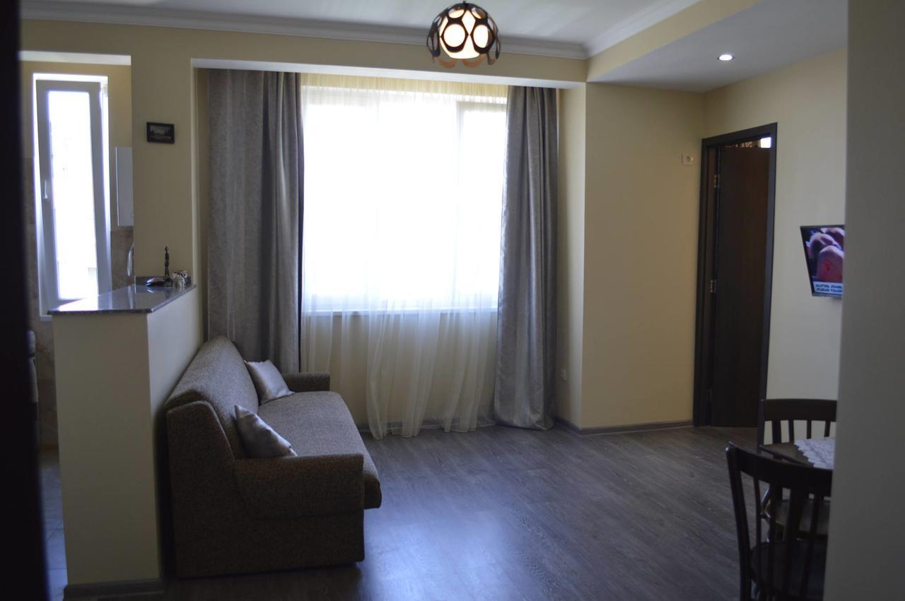 Apartment Near Park 36 Батуми Экстерьер фото